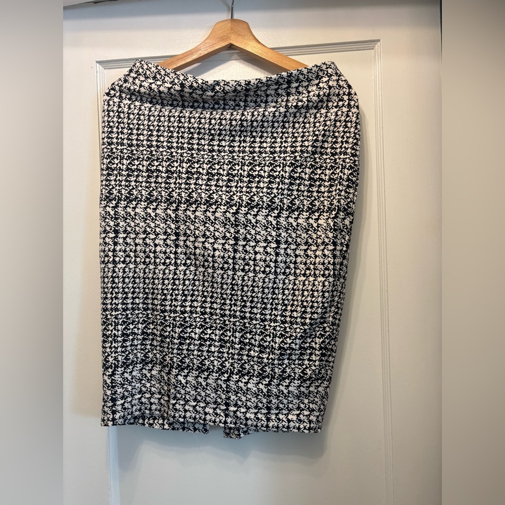 A Pea in the Pod Houndstooth Maternity Skirt